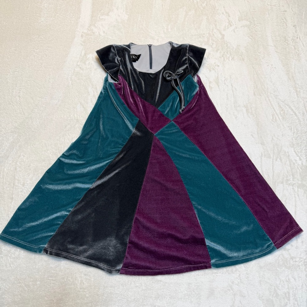 3/27$ Isobella & Chloe “Velvet” Kids Dress size 5